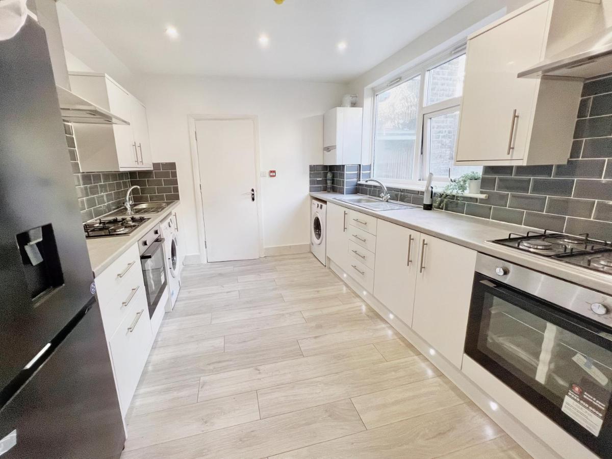 Modern Room In Centrally Located Apartment - Room 4 London Exterior photo